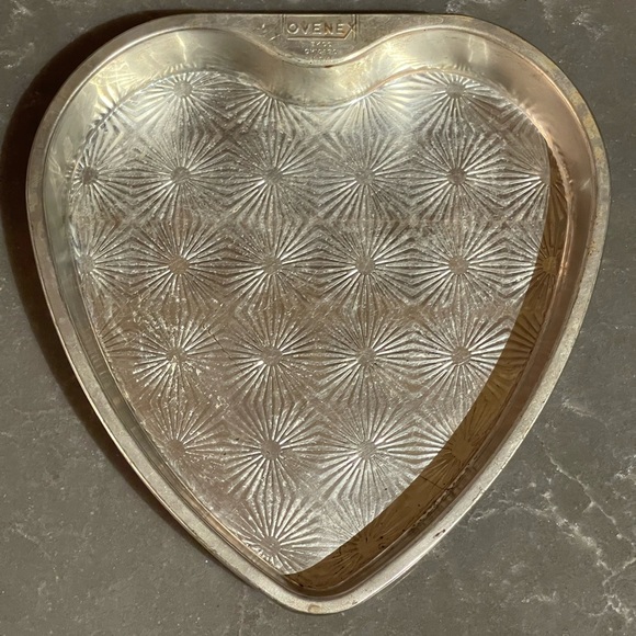 Ovenex Ecko Vintage Heart-Shaped Silver Baking Pan - Picture 1 of 3